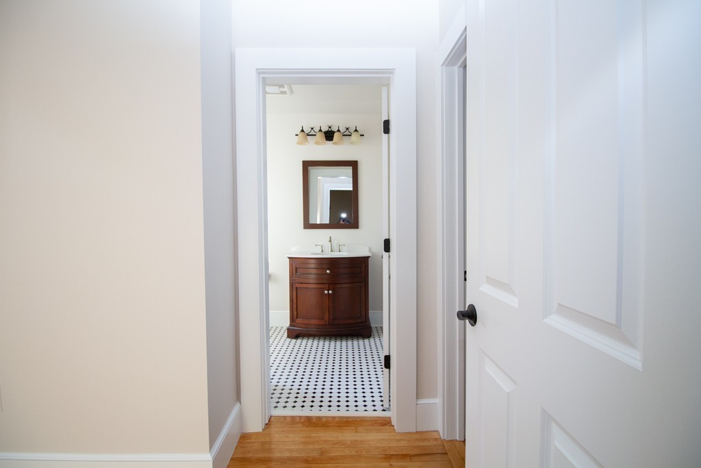 32 North Prospect Street, Unit 1 Amherst, MA 01002 - Photo 20 of 37 Gallery Image 20