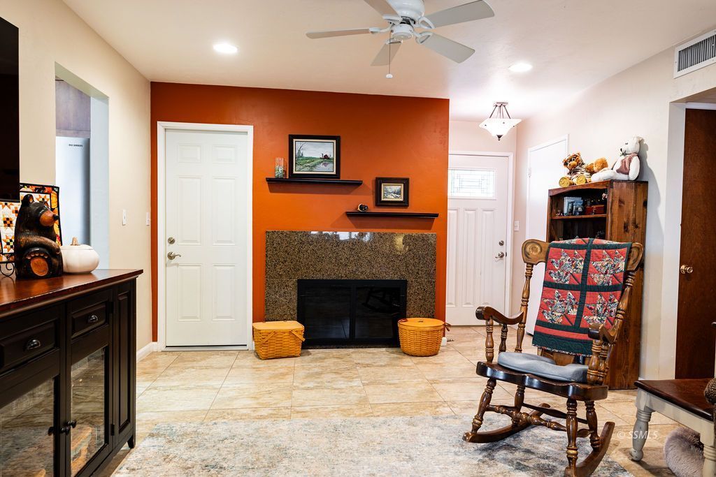 304 West Perdew Avenue Ridgecrest, CA 93555 - Photo 8 of 28