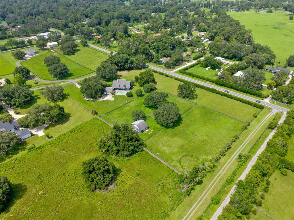 25 Southeast 69th Place Ocala, FL 34480 - Photo 43 of 52 a view of a garden