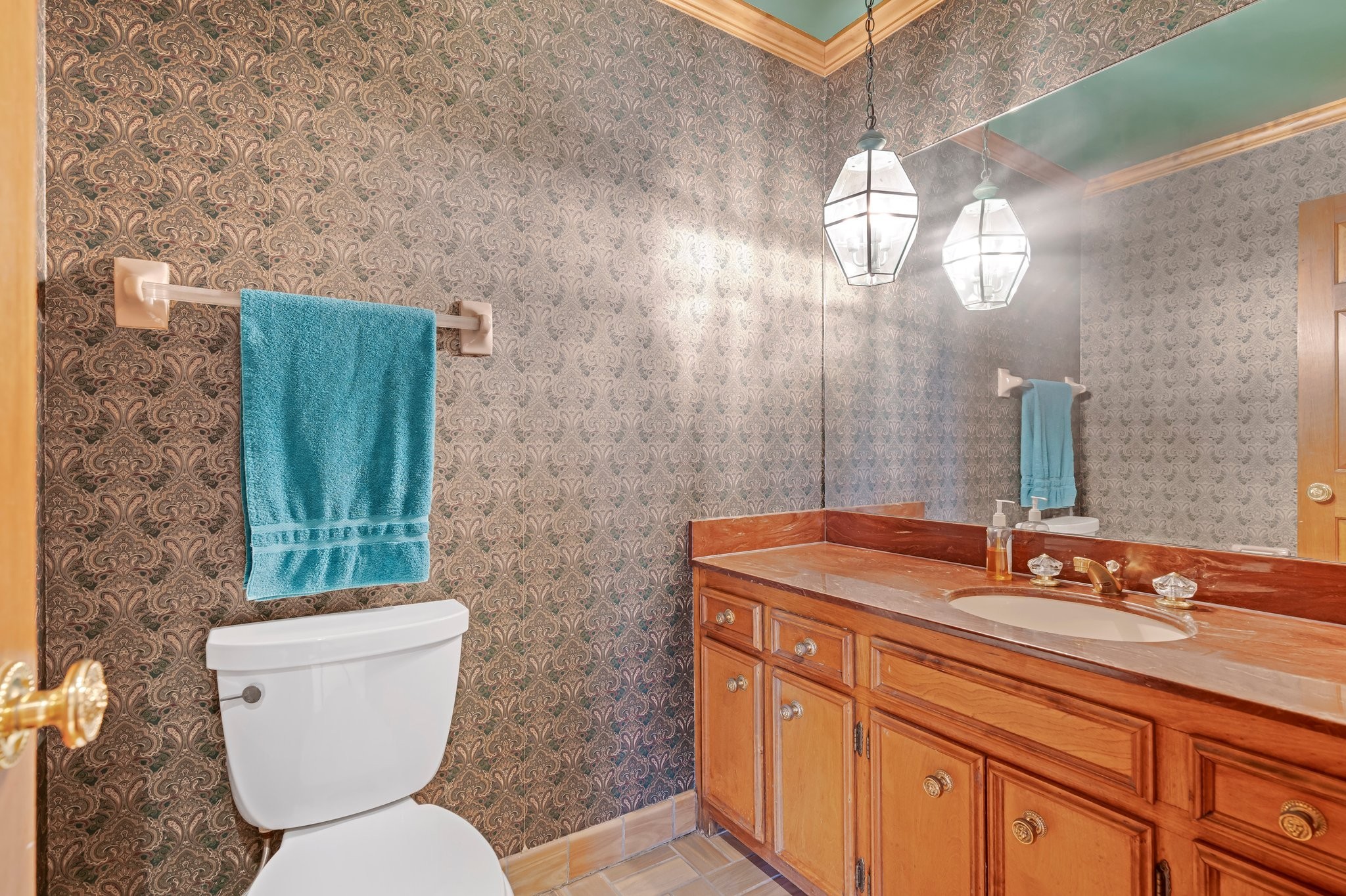 6375 Chickering Circle Nashville, TN 37215 - Photo 18 of 59 a bathroom with a toilet a sink and mirror