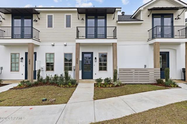 $267,500 | 315 Sandstone Avenue, Unit 205, Scott, LA 70583