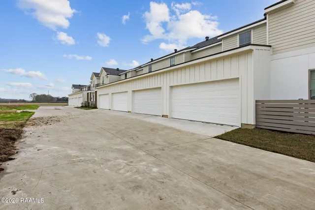 $267,500 | 315 Sandstone Avenue, Unit 205, Scott, LA 70583