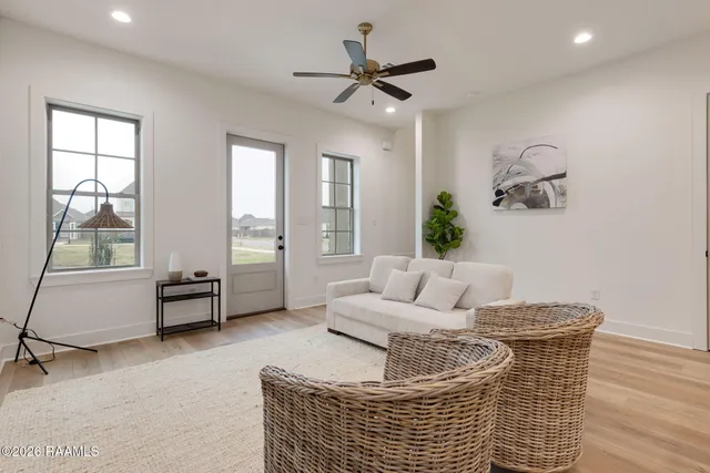 $267,500 | 315 Sandstone Avenue, Unit 205, Scott, LA 70583