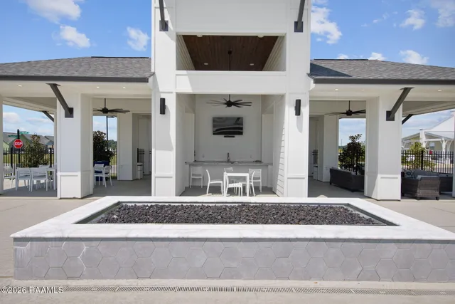 $267,500 | 315 Sandstone Avenue, Unit 205, Scott, LA 70583