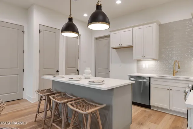 $267,500 | 315 Sandstone Avenue, Unit 205, Scott, LA 70583