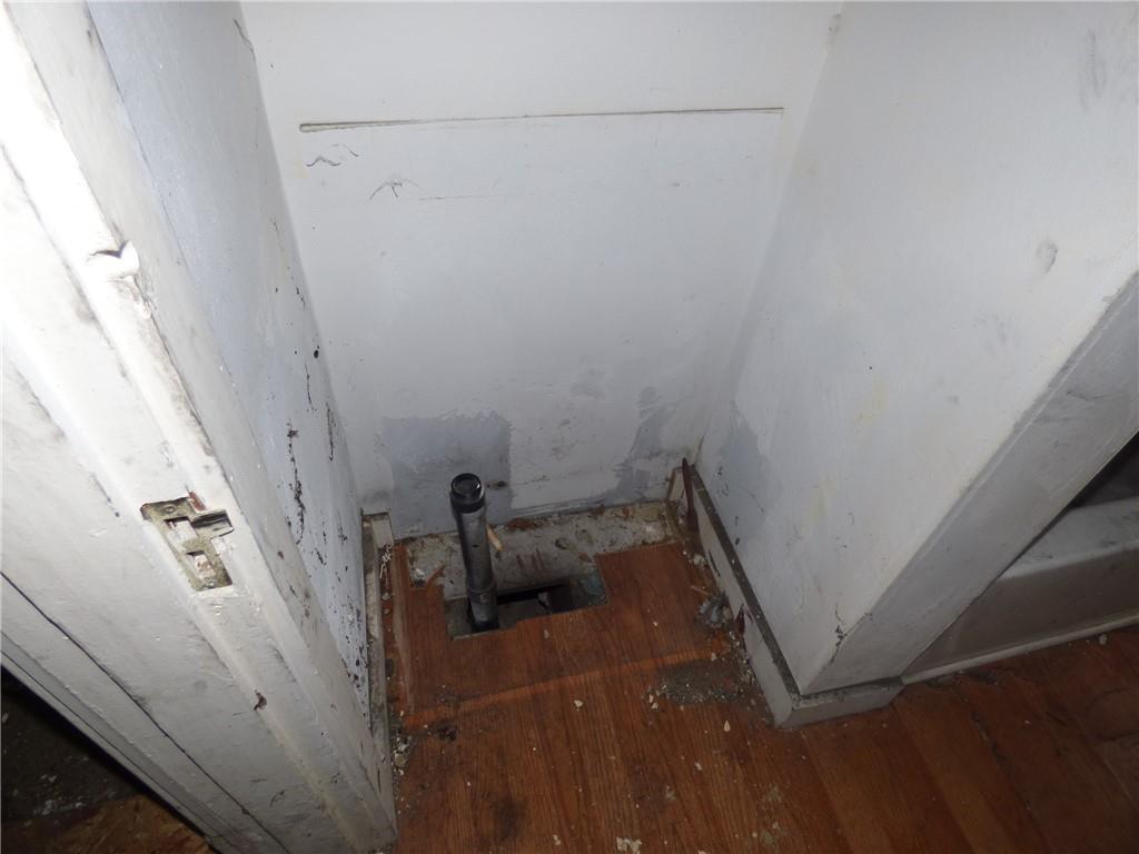1021 Rue Grande Vue Street Pittsburgh, PA 15220 - Photo 16 of 22 a bathroom with a sink