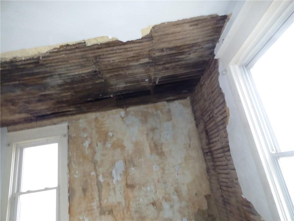 1021 Rue Grande Vue Street Pittsburgh, PA 15220 - Photo 21 of 22 a view of wooden floor