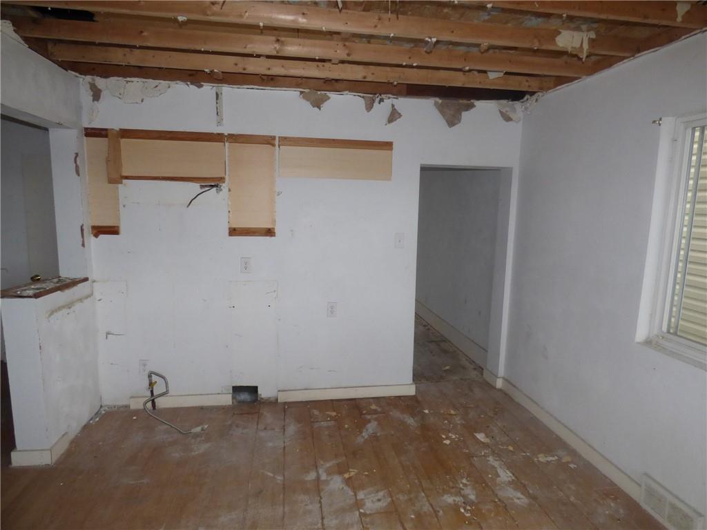 1021 Rue Grande Vue Street Pittsburgh, PA 15220 - Photo 10 of 22 a view of an empty room