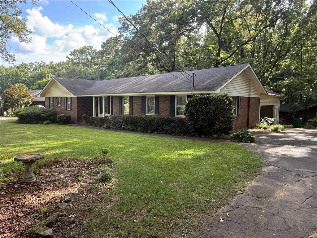 217 Cherokee Circle Cedartown, GA 30125 - Photo 2 of 25 a view of a house with yard and plants
