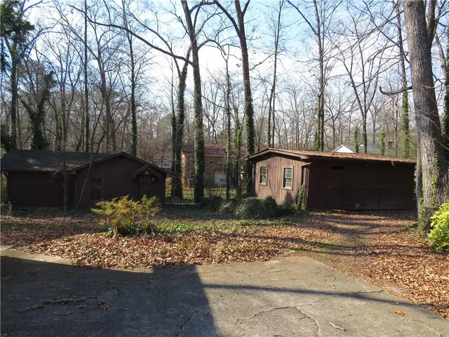 a view of a barn in the middle of a yard
