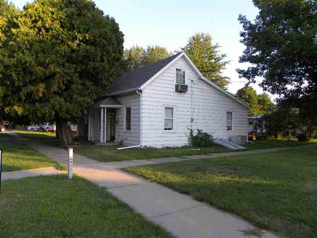 213 Northeast 4th Street Aledo, IL 61231 - Photo 1 of 3