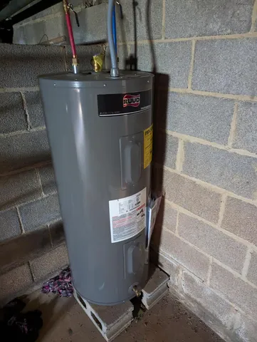 a view of entryway with workspace