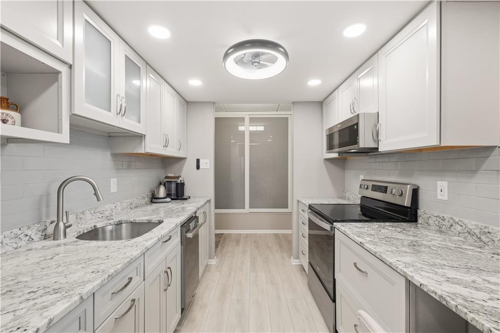 5600 Munhall Road, Unit 501 Pittsburgh, PA 15217 - Photo 10 of 37 New light fixtures and a subway tile backsplash punctuate the gourmet kitchen.