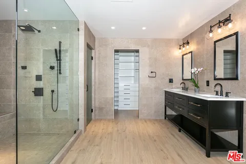 $2,499,999 | 2914 Castle Heights Avenue, Los Angeles, CA 90034