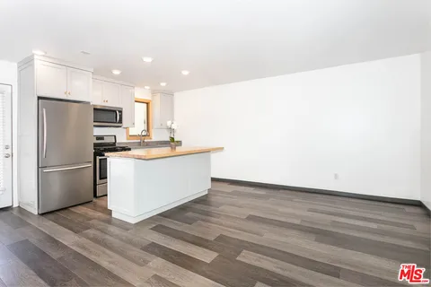 $2,499,999 | 2914 Castle Heights Avenue, Los Angeles, CA 90034