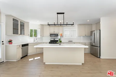 $2,499,999 | 2914 Castle Heights Avenue, Los Angeles, CA 90034