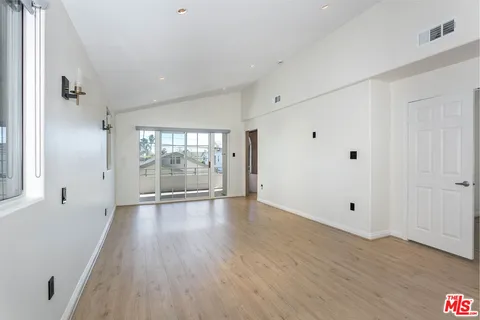 $2,499,999 | 2914 Castle Heights Avenue, Los Angeles, CA 90034