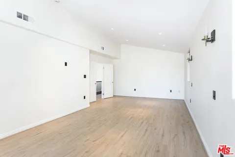 $2,499,999 | 2914 Castle Heights Avenue, Los Angeles, CA 90034