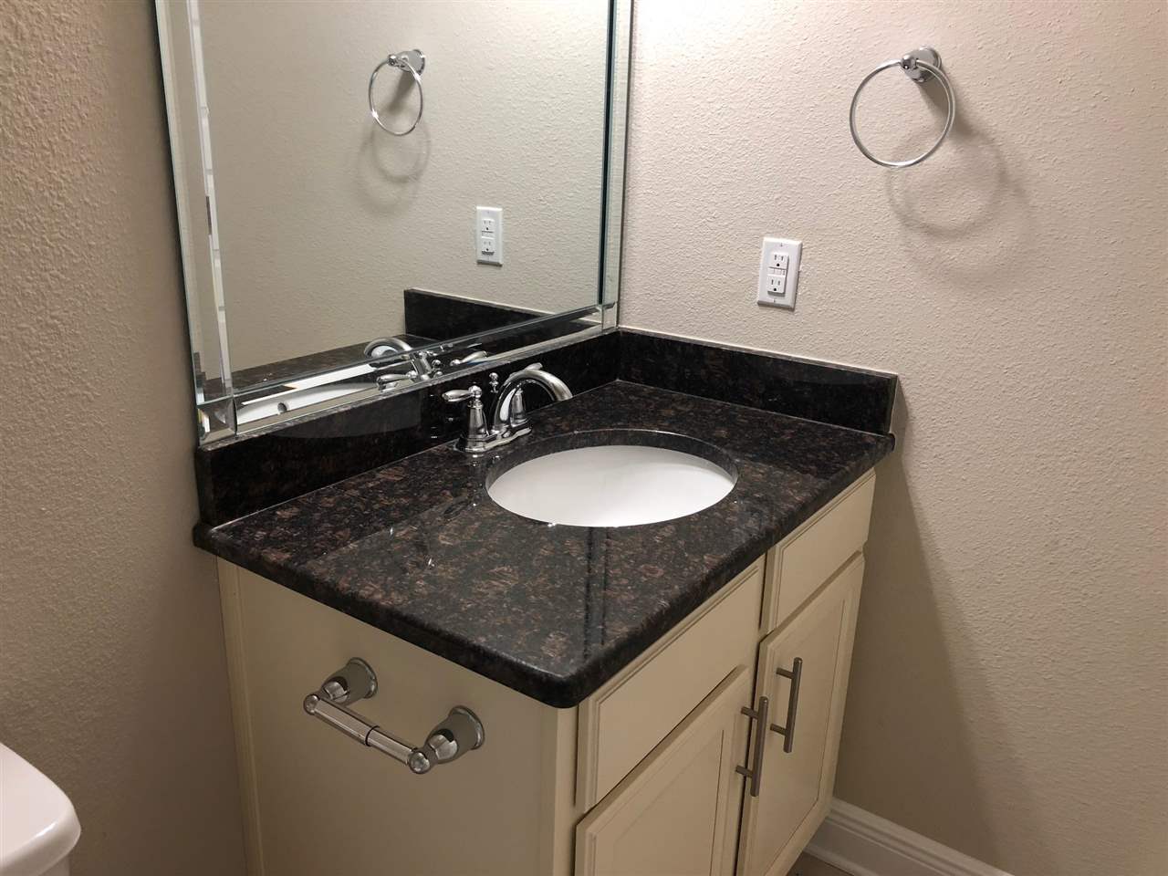 23978 Cottage Loop Orange Beach, AL 36561 - Photo 15 of 29 Upstairs Hall Bath