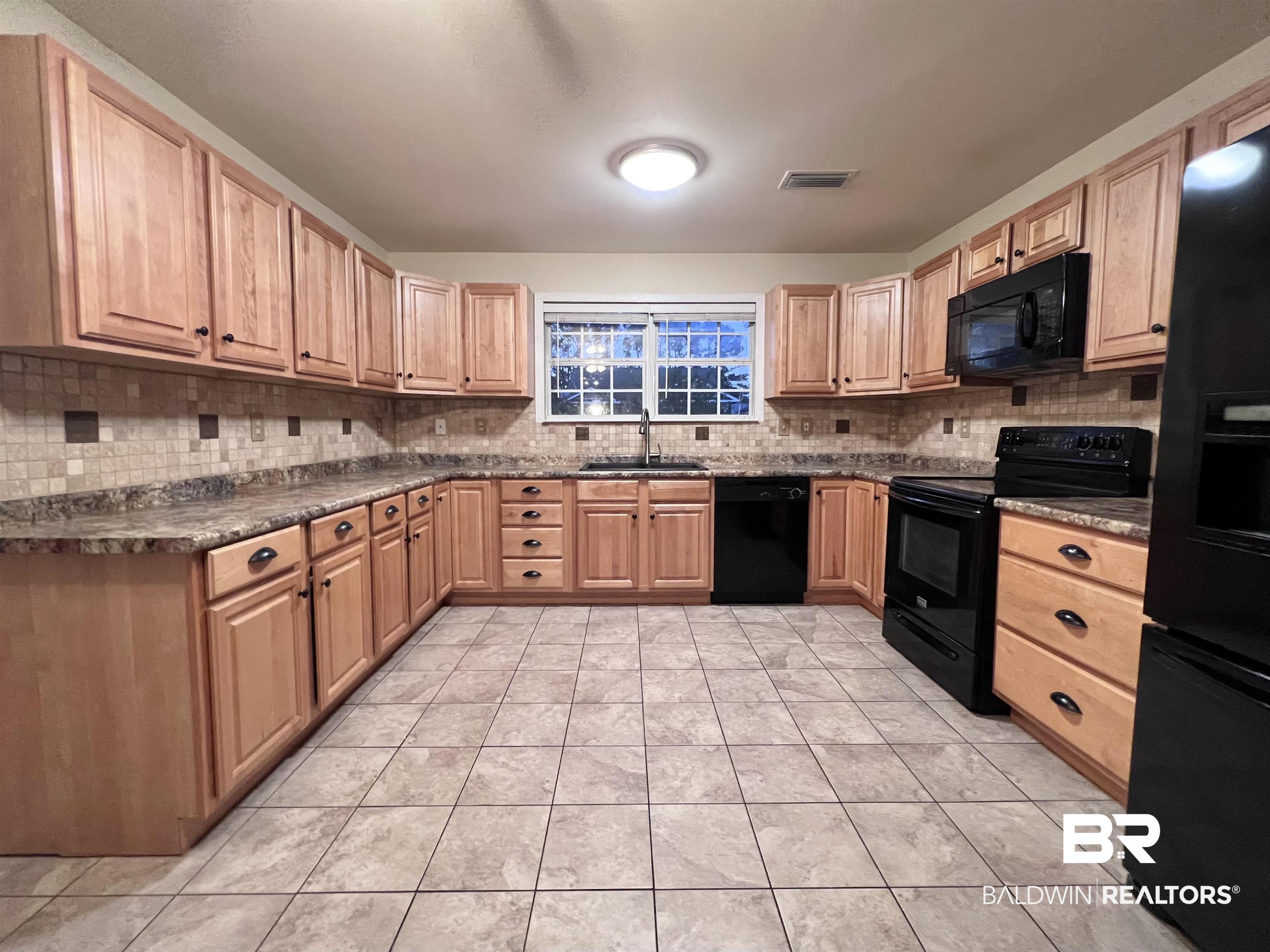 22900 Respite Lane Foley, AL 36535 - Photo 3 of 32