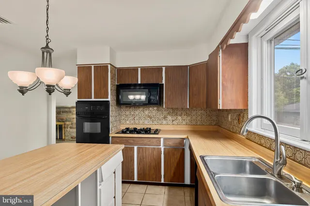 $579,000 | 2992 Normandy Drive, Ellicott City, MD 21043