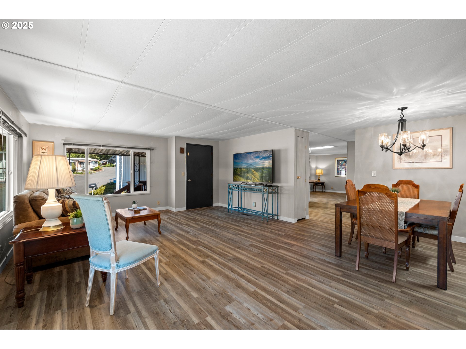 3405 Southeast Vineyard Road, Unit 49 Milwaukie, OR 97267 - Photo 15 of 43 a dining room with furniture and wooden floor