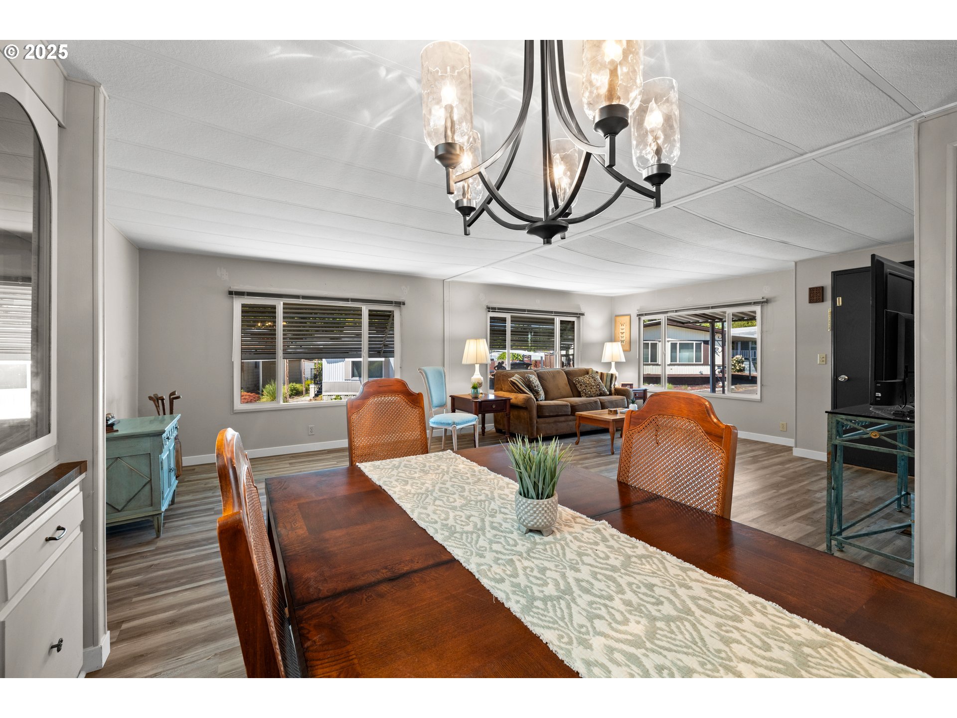 3405 Southeast Vineyard Road, Unit 49 Milwaukie, OR 97267 - Photo 20 of 43 a view of a livingroom and dining room