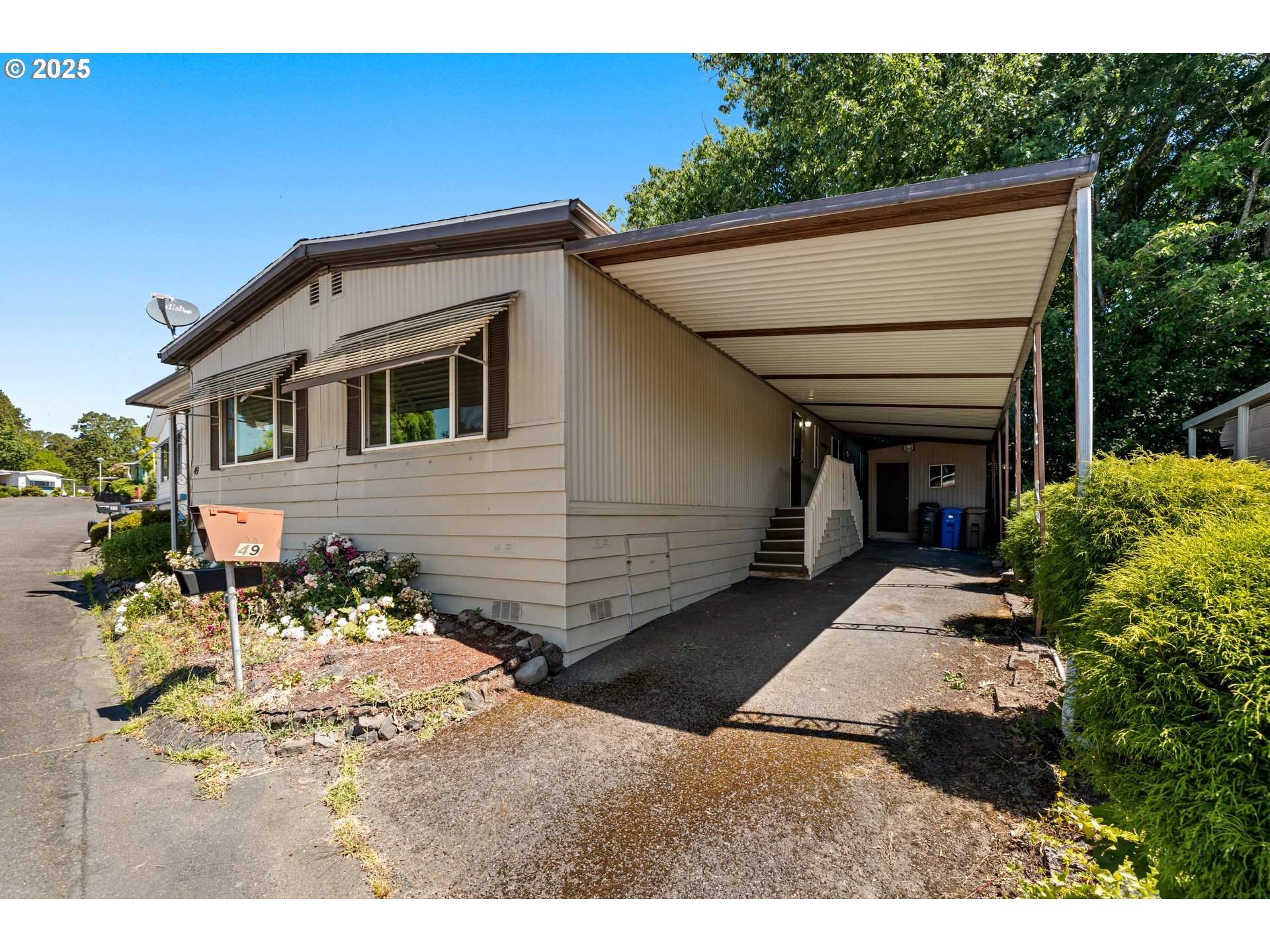 3405 Southeast Vineyard Road, Unit 49 Milwaukie, OR 97267 - Photo 7 of 43 a front view of a house with a yard