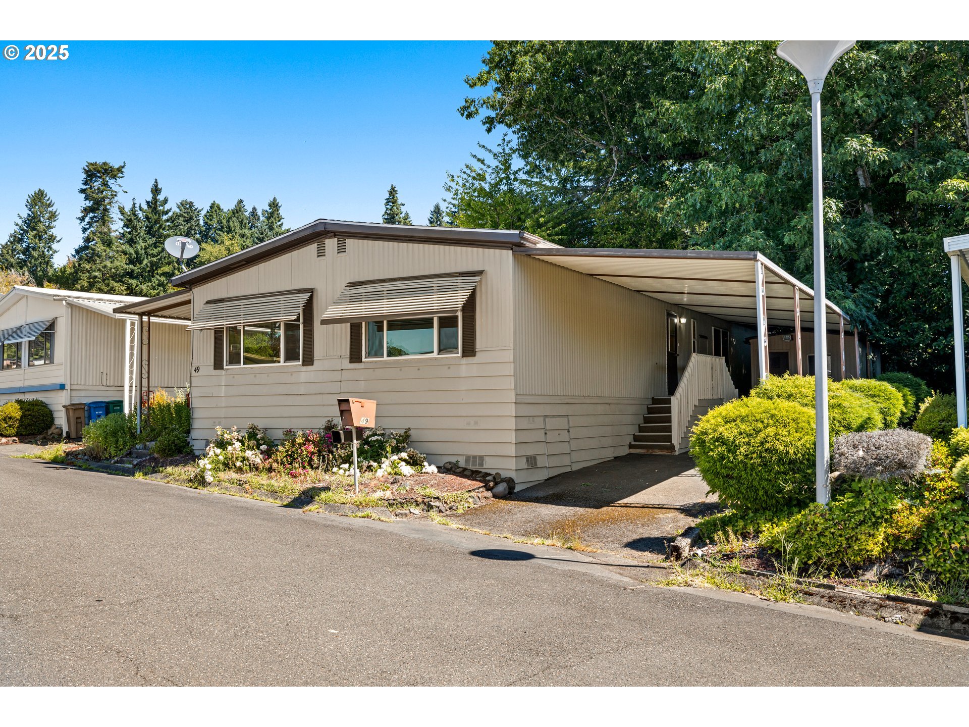 3405 Southeast Vineyard Road, Unit 49 Milwaukie, OR 97267 - Photo 8 of 43 a view of a backyard with sitting area and entertaining space