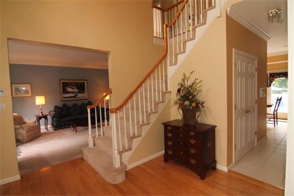 22 Carter Road Shrewsbury, MA 01545 - Photo 5 of 28 Gallery Image 5