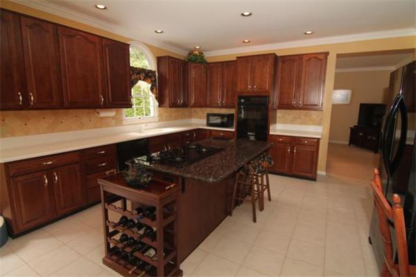 22 Carter Road Shrewsbury, MA 01545 - Photo 8 of 28 Gallery Image 8