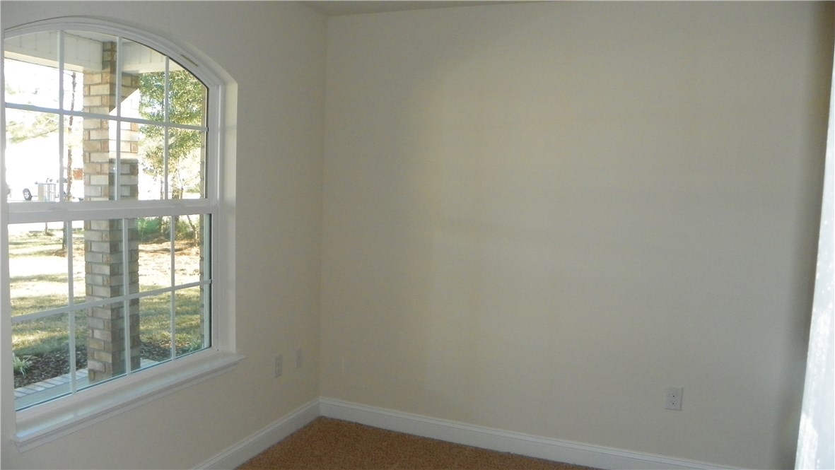 88100 Maybourne Road Yulee, FL 32097 - Photo 3 of 8 an empty room with a window