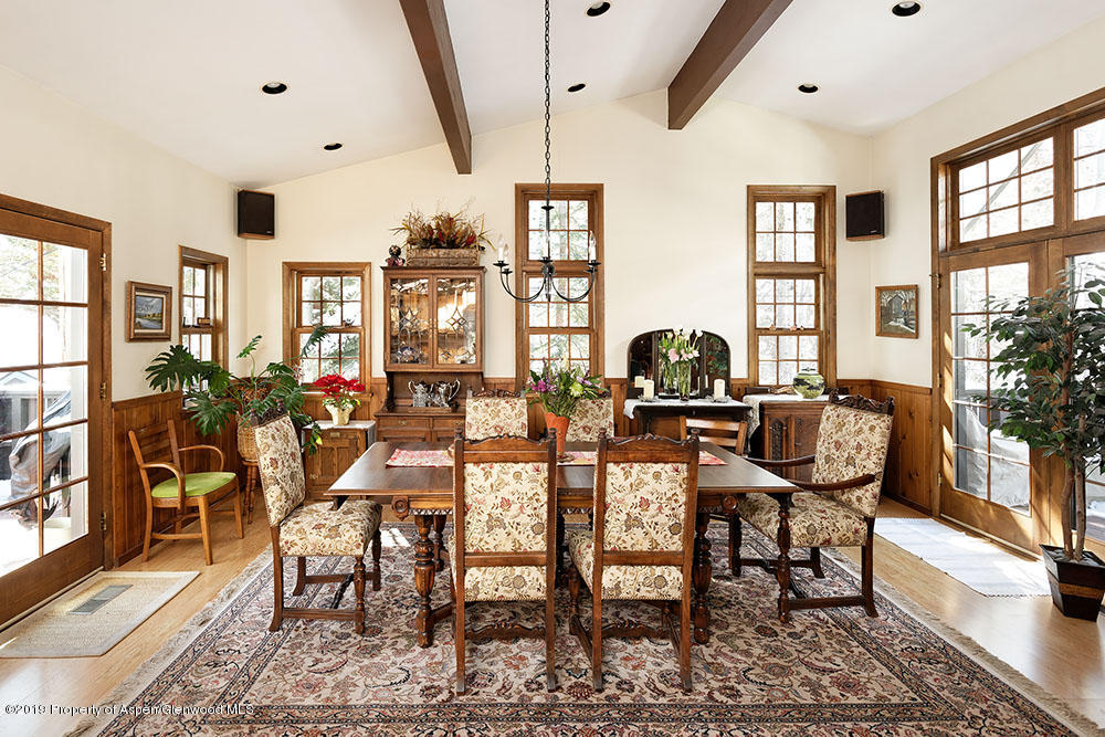 1295RiversideDr_WEB005