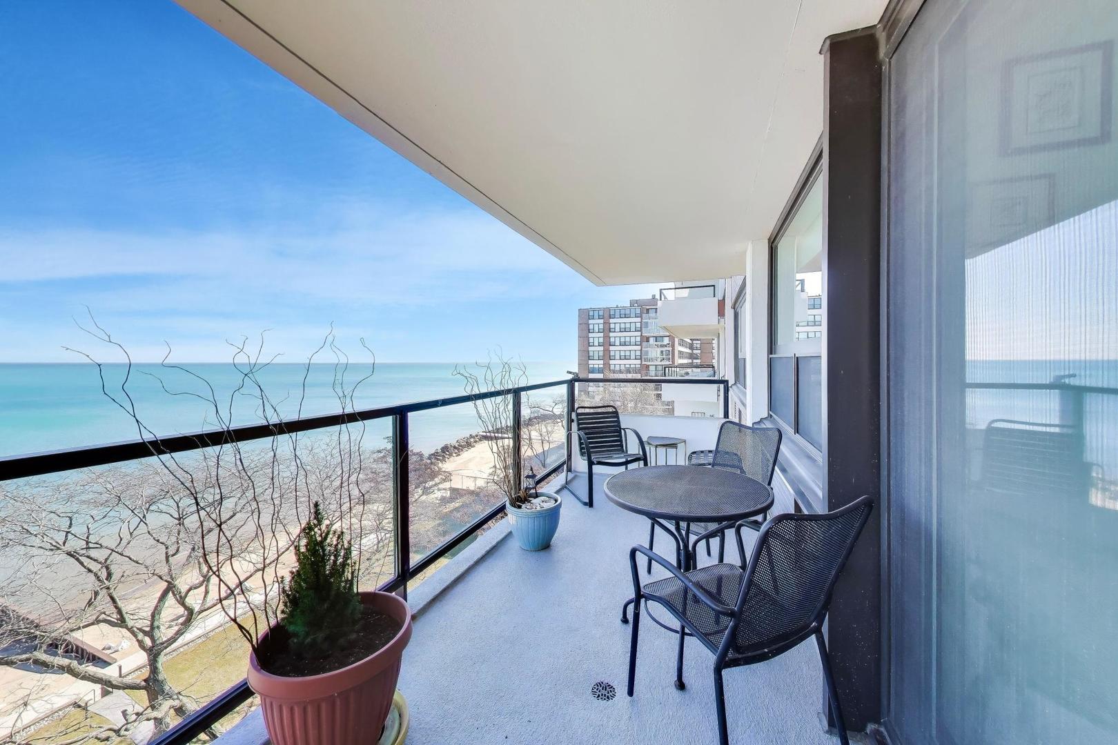 1630 Sheridan Road, Unit 7K Wilmette, IL 60091 - Photo 11 of 28 a view of entryway and patio