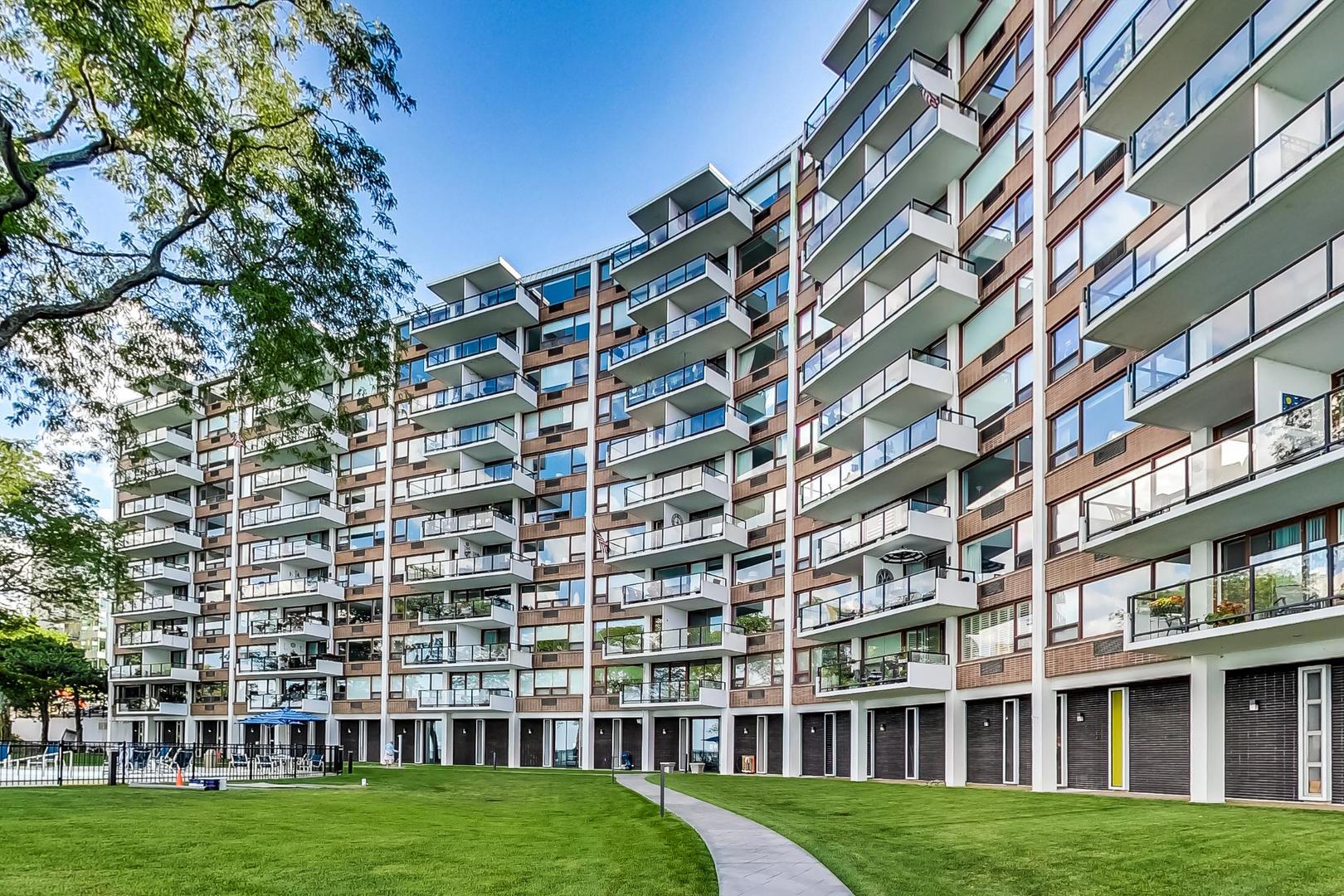 1630 Sheridan Road, Unit 7K Wilmette, IL 60091 - Photo 2 of 28 a view of building with yard