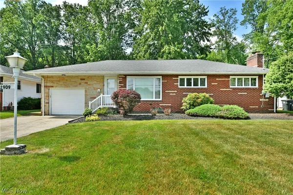 $179,000 | 2909 Beal Street Northwest, Warren, OH 44485