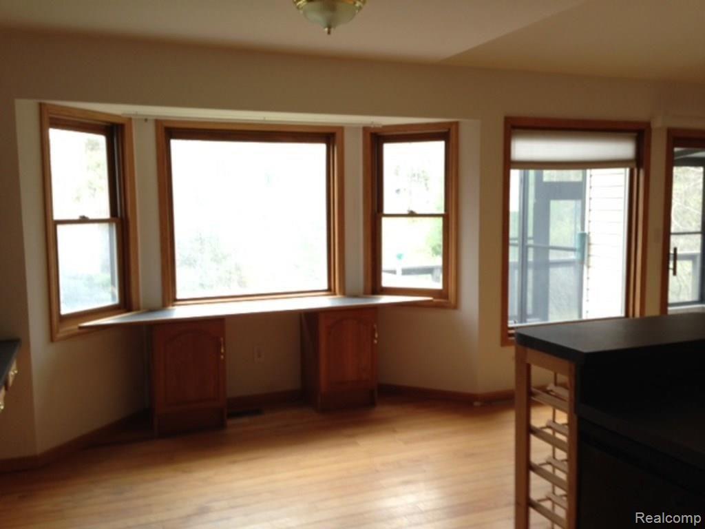 10466 Silver Lake Road Brighton, MI 48116 - Photo 11 of 27 IMG_4373.jpg