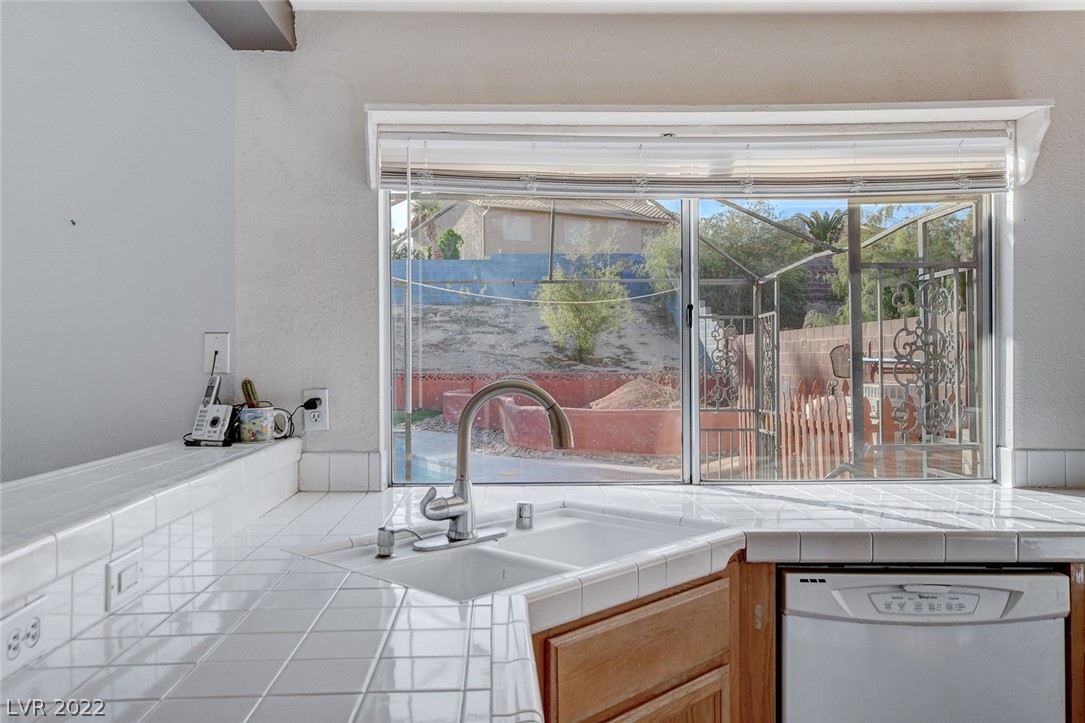 1470 Flintrock Road Henderson, NV 89014 - Photo 4 of 22