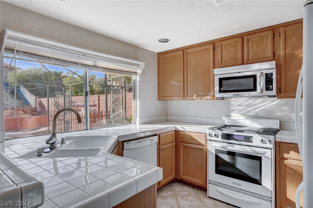 1470 Flintrock Road Henderson, NV 89014 - Photo 5 of 22