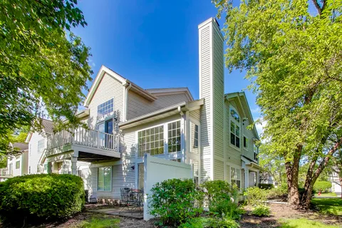 $310,000 | 1160 Bristol Lane, Buffalo Grove, IL 60089