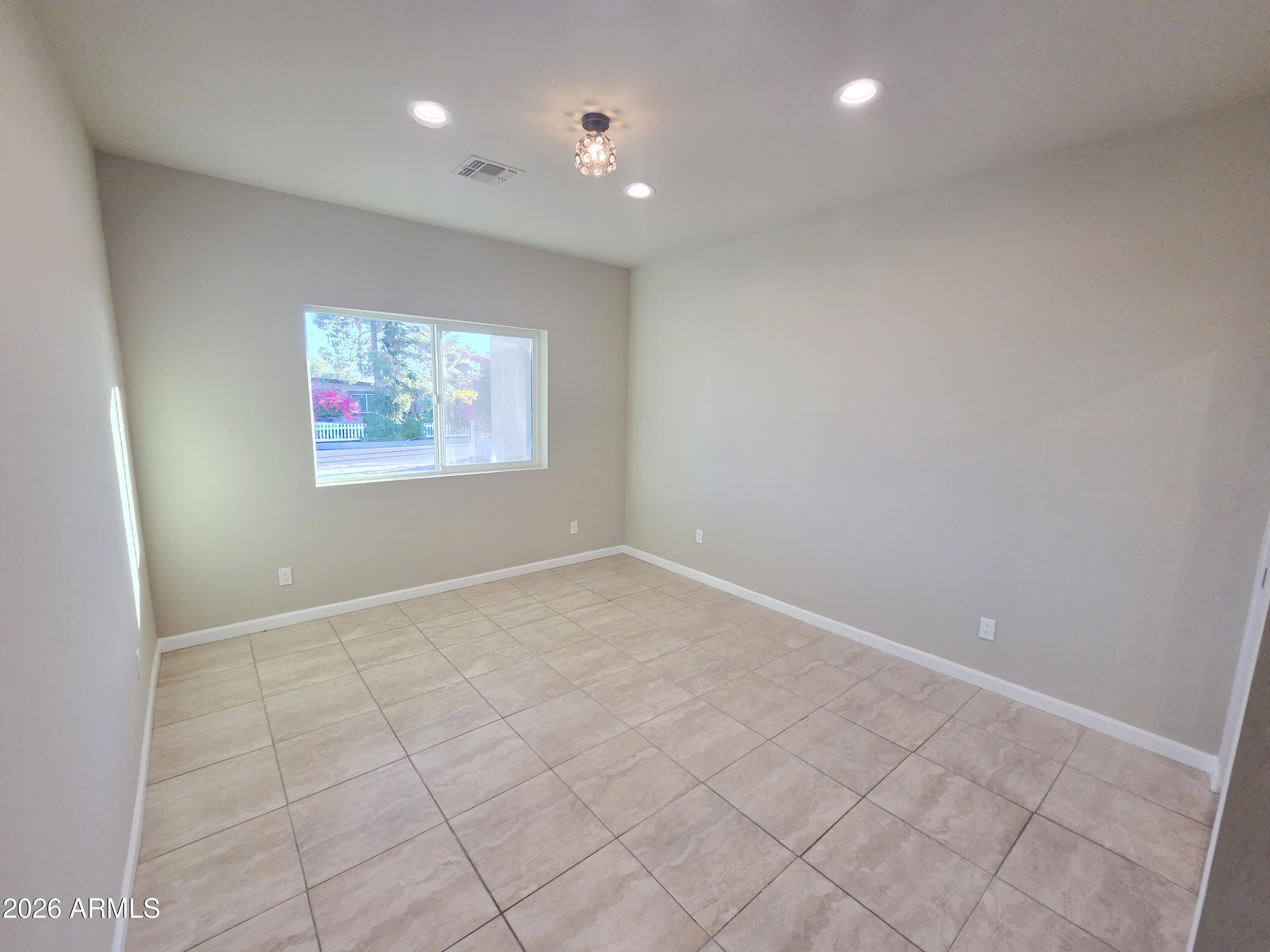 913 East Fremont Road, Unit 3 Phoenix, AZ 85042 - Photo 13 of 17 20260609_062750