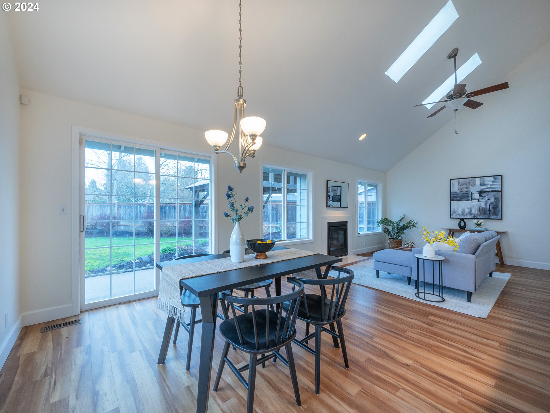 842 Raintree Way Springfield, OR 97477 - Photo 16 of 48 Dining Room