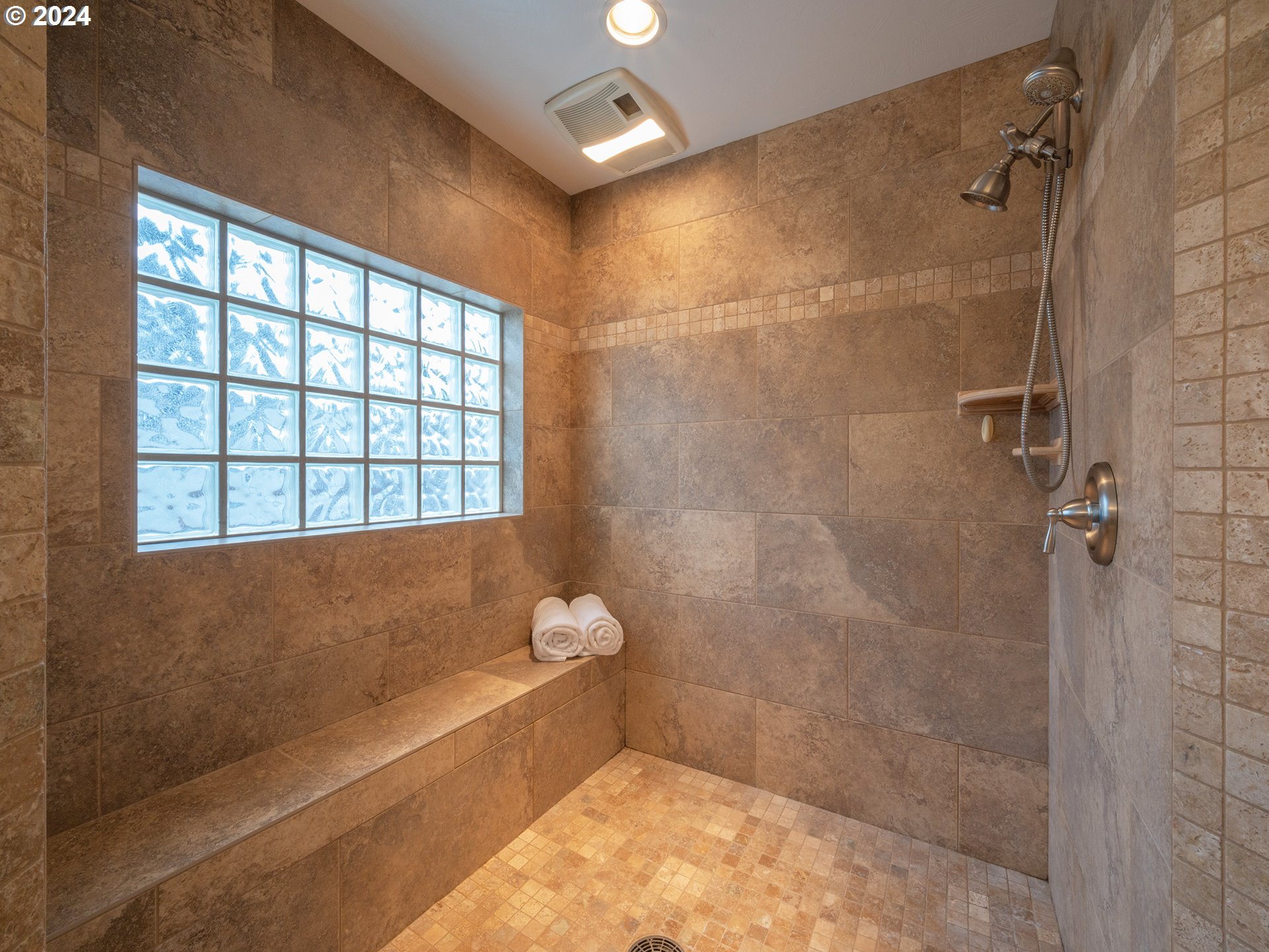 842 Raintree Way Springfield, OR 97477 - Photo 26 of 48 Bathroom
