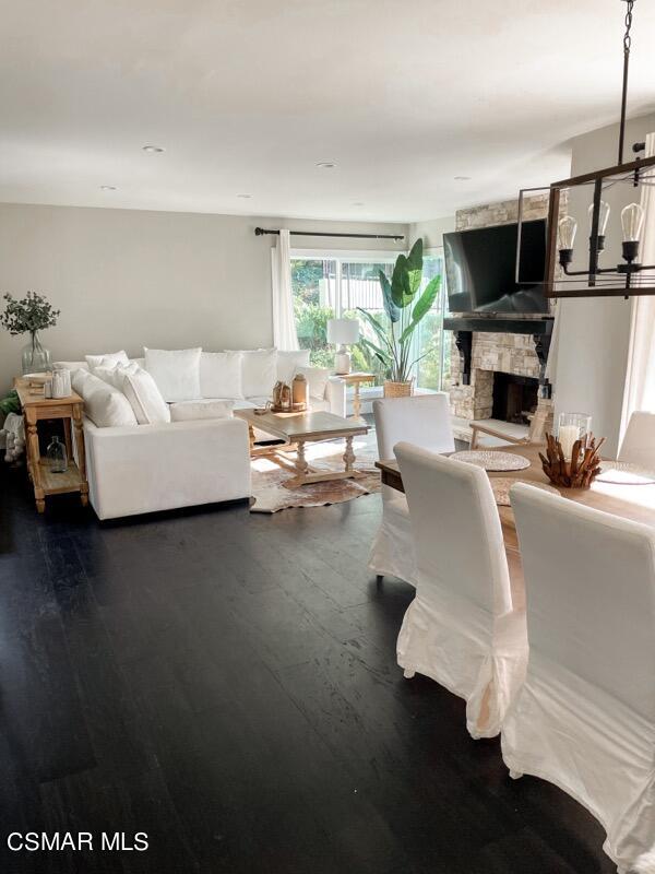 979 Thistlegate Road Oak Park, CA 91377 - Photo 2 of 19 a living room with furniture and a flat screen tv