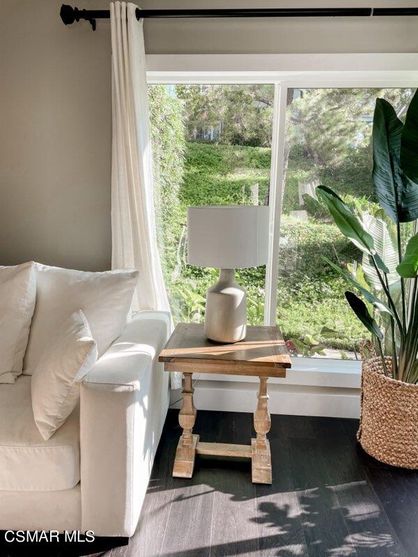 979 Thistlegate Road Oak Park, CA 91377 - Photo 4 of 19 a living room with furniture and a window