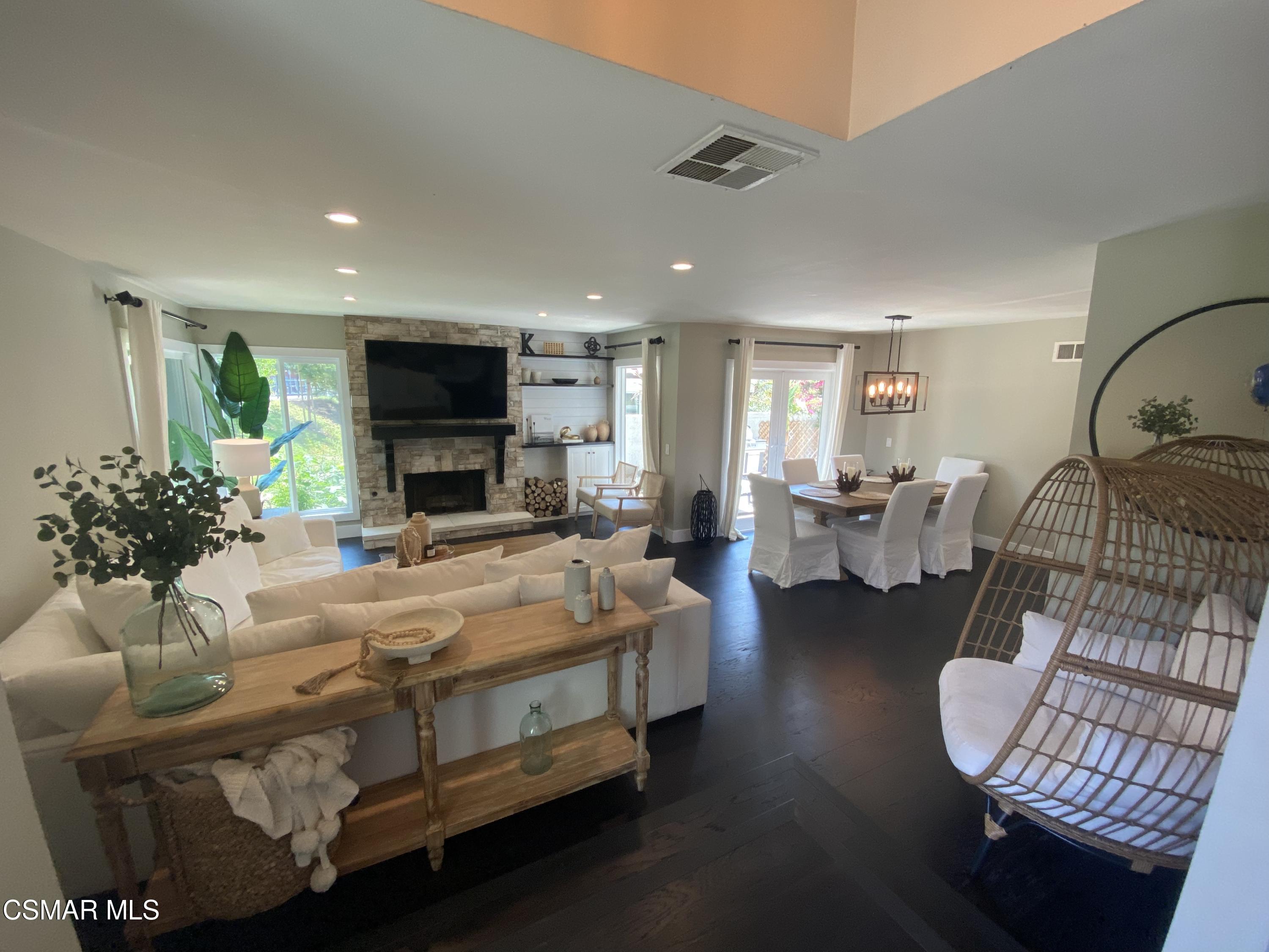 979 Thistlegate Road Oak Park, CA 91377 - Photo 6 of 19 a bedroom with bed and a couch