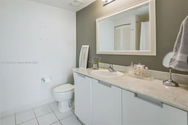 a view of ocean with city view