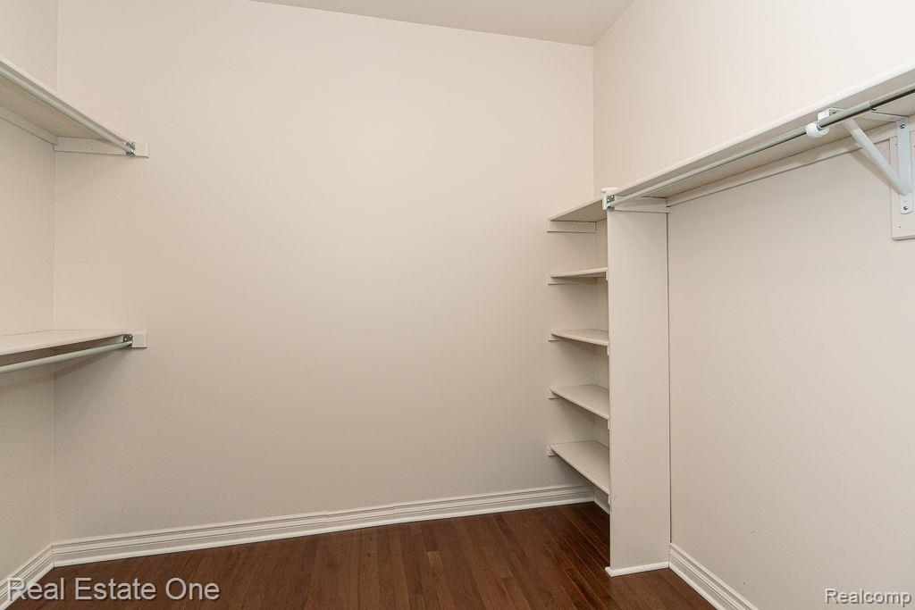 85 Orchardale Drive Rochester, MI 48309 - Photo 22 of 38 Primary Walk-in Closet