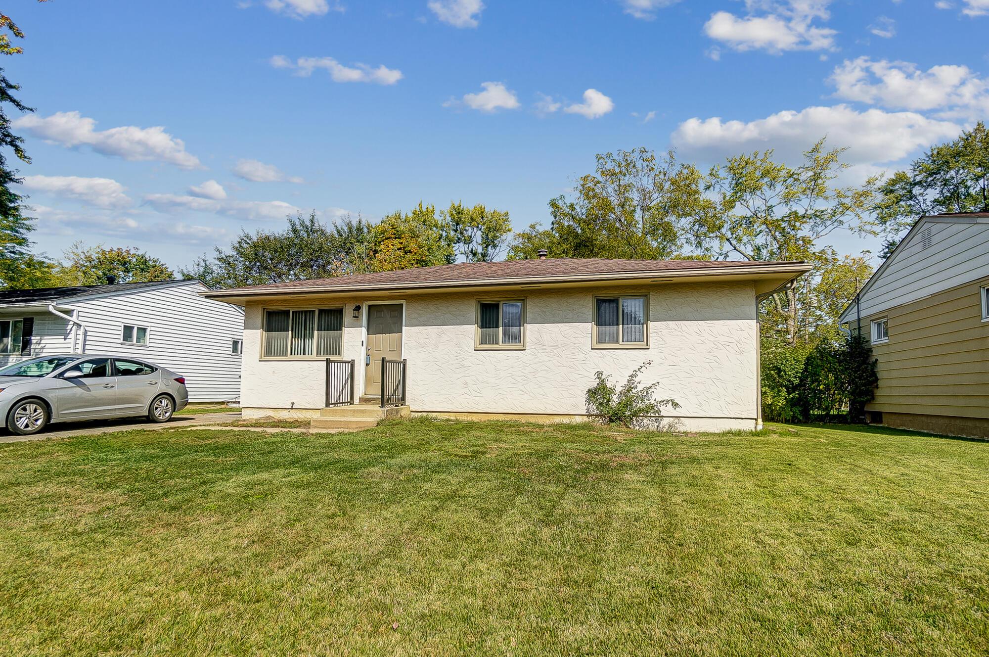 2094 Ward Road Columbus, OH 43224 - Photo 2 of 35 003