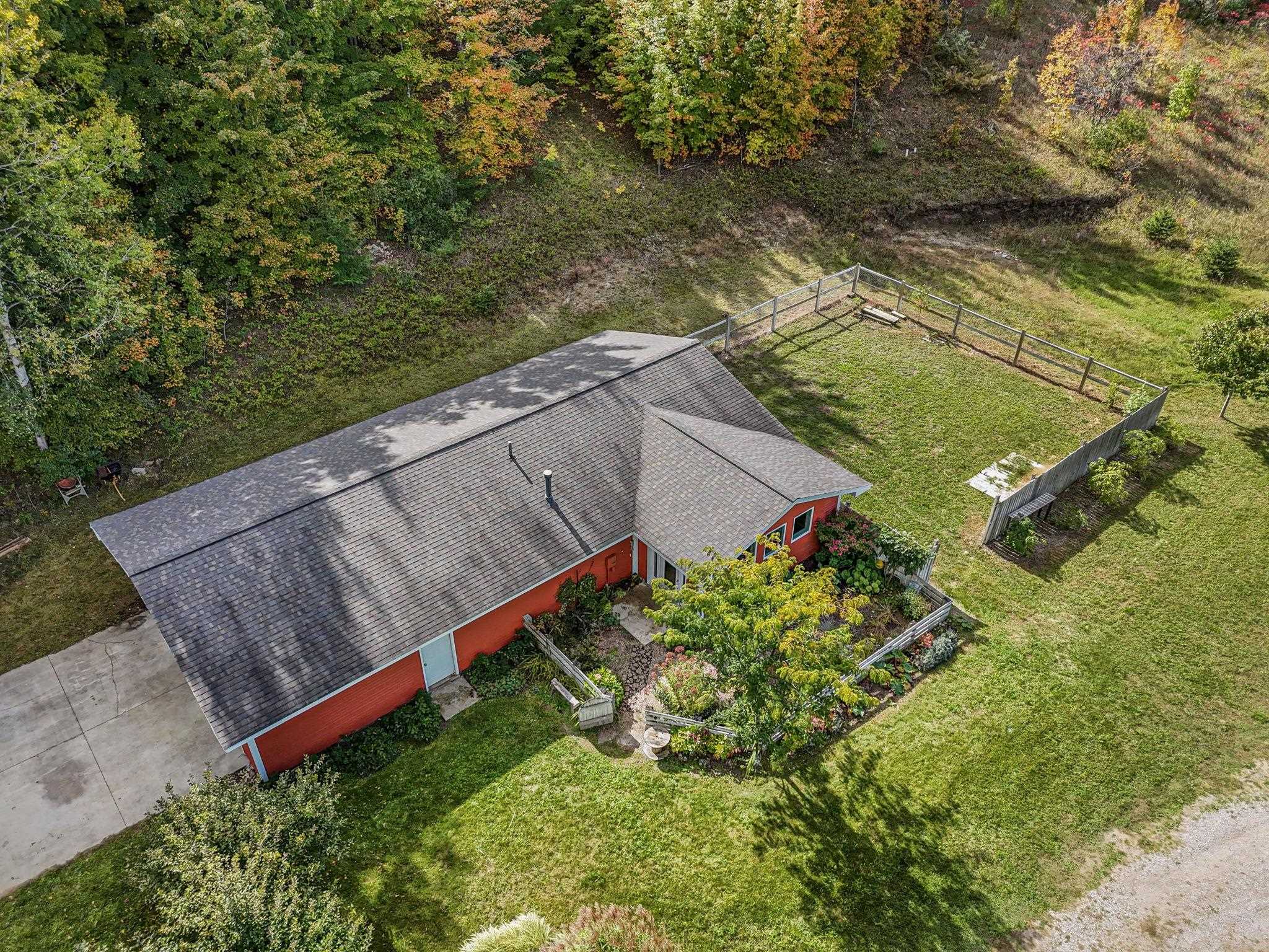 9750 East Solem Road Suttons Bay, MI 49682 - Photo 58 of 76 1939485-0dd3d2ea-7913-490e-8e11-17196b2cd7d5.JPG
